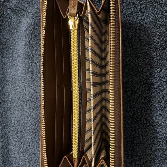 Dooney & Bourke Large Zip Around Wallet - Picture 4 of 6